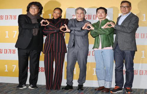 公安部杨某琪等人获救回国中泰警方共擒12名嫌犯